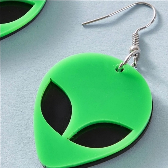 (2)PC RUBBER ALIEN SPACE MAN MARTIAN EARRINGS - Picture 3 of 3